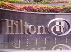 Hilton不锈钢本色双面景观字